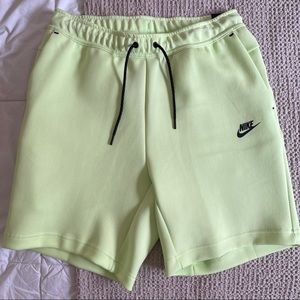 Men’s Nike Sportwear Tech Shorts Sz M NWT